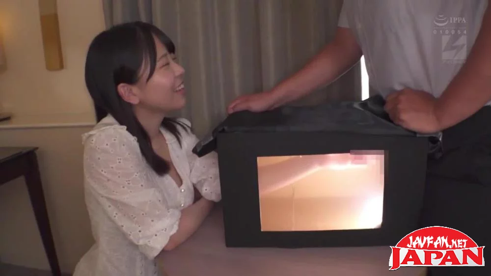 [NNPJ-533] What’s Inside The Box? ? When I Showed My Raw Cock To A Naive Female College