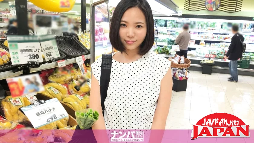 [200GANA-1735] I found a housewife who looks good with green onions at the supermarket in Iidabashi  A petite body, modest breasts and a bob cut  .